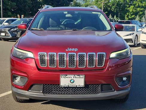 Used 2019 Jeep Cherokee Latitude Plus w/ Cold Weather Group AWD/4WD image 2