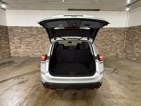 Certified 2025 Nissan Rogue SV image 7