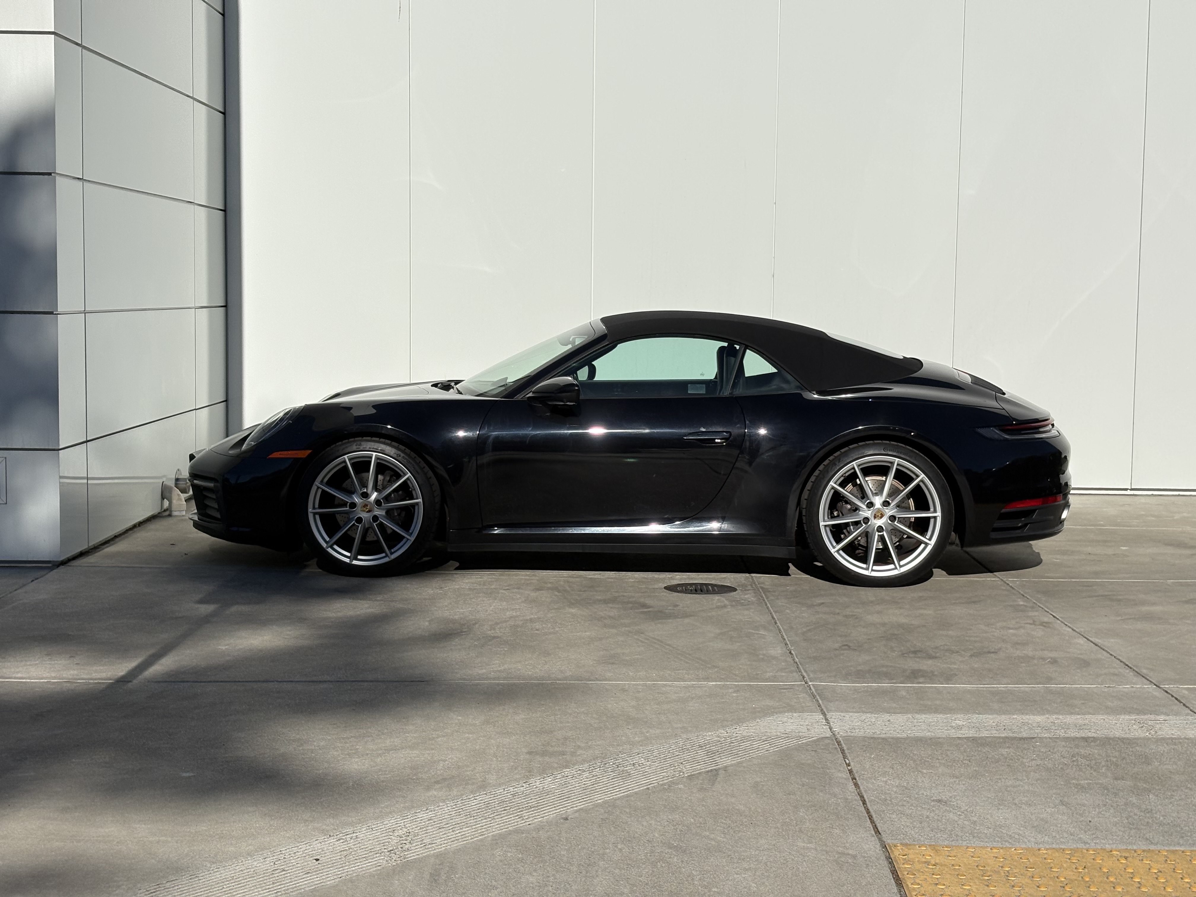 Used 2024 Porsche 911 Carrera RWD image 4