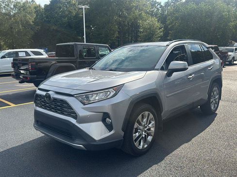 Used 2020 Toyota RAV4 Limited FWD image 2