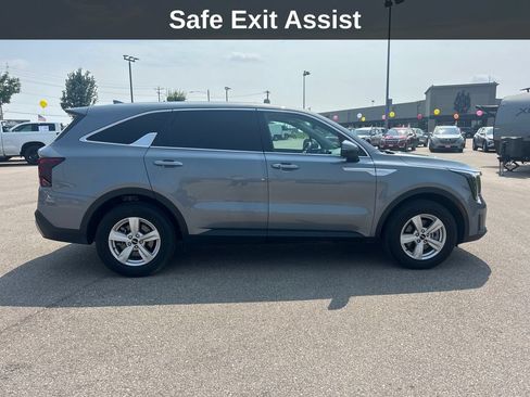 Used 2024 Kia Sorento LX FWD image 8