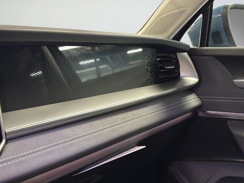 New 2026 Volkswagen Tiguan SE AWD/4WD image 28