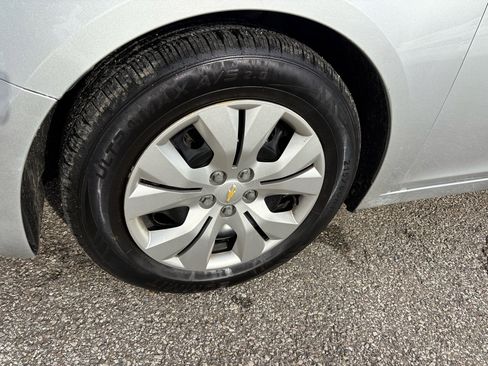 Used 2014 Chevrolet Cruze LS image 37
