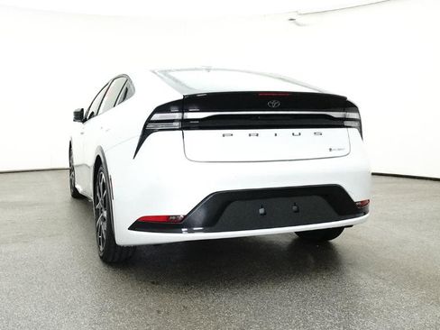 New 2025 Toyota Prius Plug-In Hybrid image 15