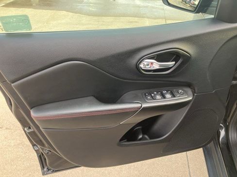 Certified 2021 Jeep Cherokee Trailhawk w/ Trailer Tow Group image 9