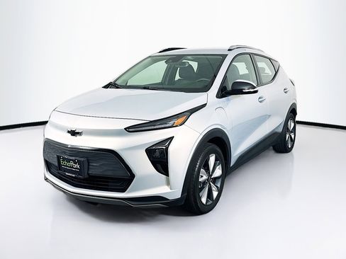 Used 2023 Chevrolet Bolt EUV LT w/ Convenience Package FWD image 3