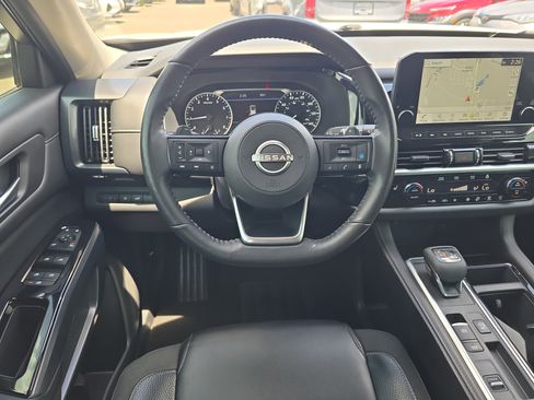 Used 2022 Nissan Pathfinder SL FWD image 14