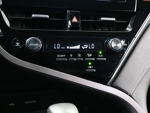Used 2024 Toyota Camry SE w/ Convenience Package image 20