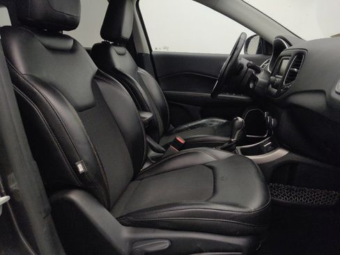 Used 2018 Jeep Compass Latitude FWD image 21