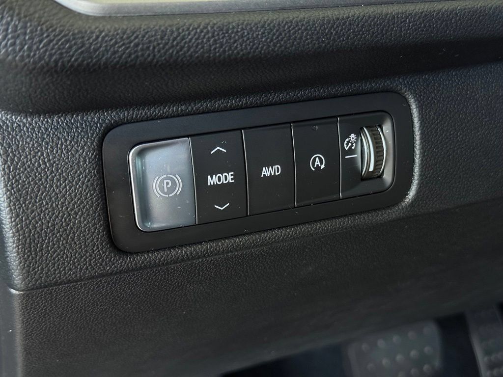 Used 2026 Chevrolet Traverse LT AWD/4WD image 29