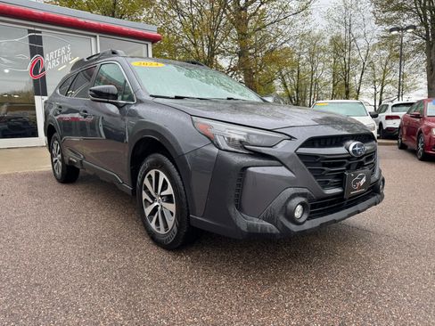 Used 2024 Subaru Outback Premium AWD/4WD image 2