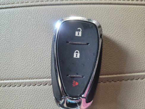 Used 2022 Chevrolet Traverse LS FWD image 32