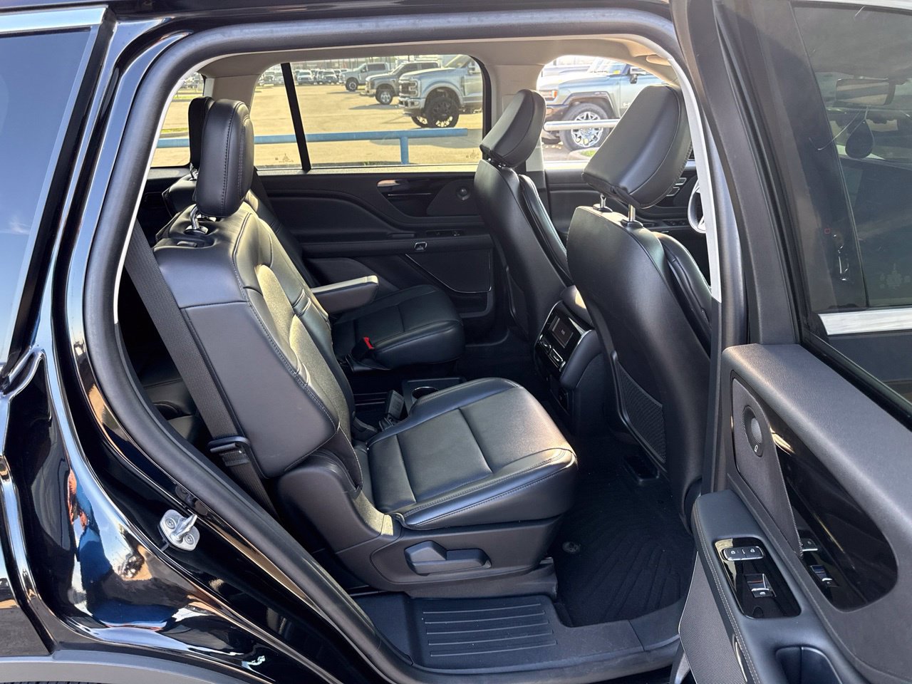 Used 2025 Lincoln Aviator 2WD w/ Equipment Group 101A image 11