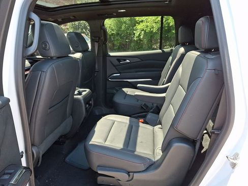 Used 2024 Chevrolet Traverse Z71 AWD/4WD image 10
