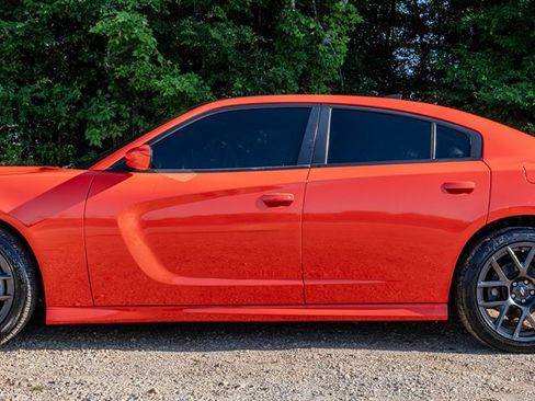 Used 2017 Dodge Charger R/T RWD image 2