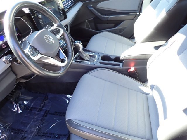 Used 2025 Volkswagen Jetta SE FWD image 9