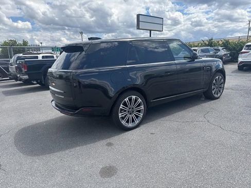 Used 2025 Land Rover Range Rover Long Wheelbase SE AWD/4WD image 9