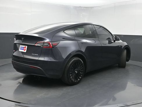 Used 2024 Tesla Model Y Long Range AWD/4WD image 22