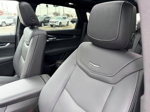 Used 2025 Cadillac XT5 Premium Luxury image 13