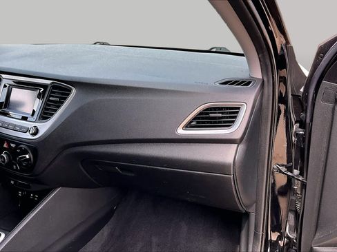 Used 2021 Hyundai Accent SE FWD image 19