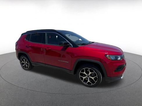Used 2025 Jeep Compass Limited AWD/4WD image 2