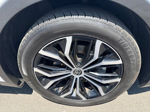 Used 2024 Toyota Crown AWD/4WD image 30