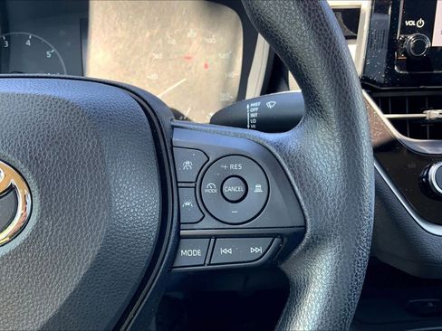 Used 2025 Toyota Corolla LE w/ LE Premium Package image 24