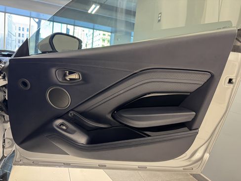 Used 2020 Aston Martin V8 Vantage Coupe image 16