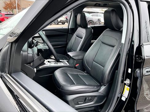 Used 2023 Ford Explorer Limited w/ Limited Technology Package image 7