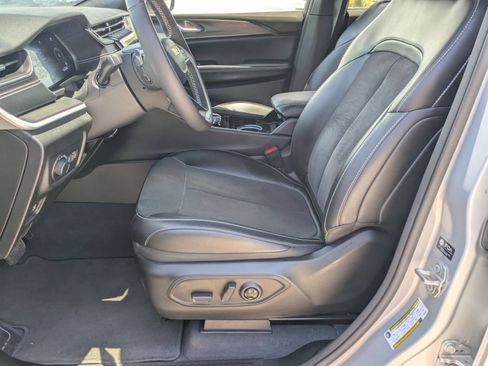 Used 2023 Jeep Grand Cherokee Altitude RWD image 20