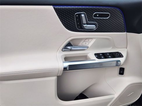 New 2026 Mercedes-Benz GLB 250 4MATIC image 10