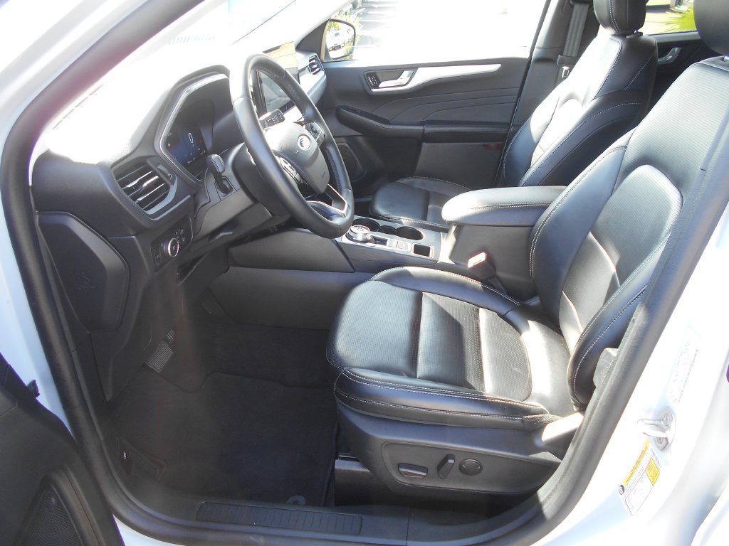 Used 2025 Ford Escape Platinum AWD/4WD image 2