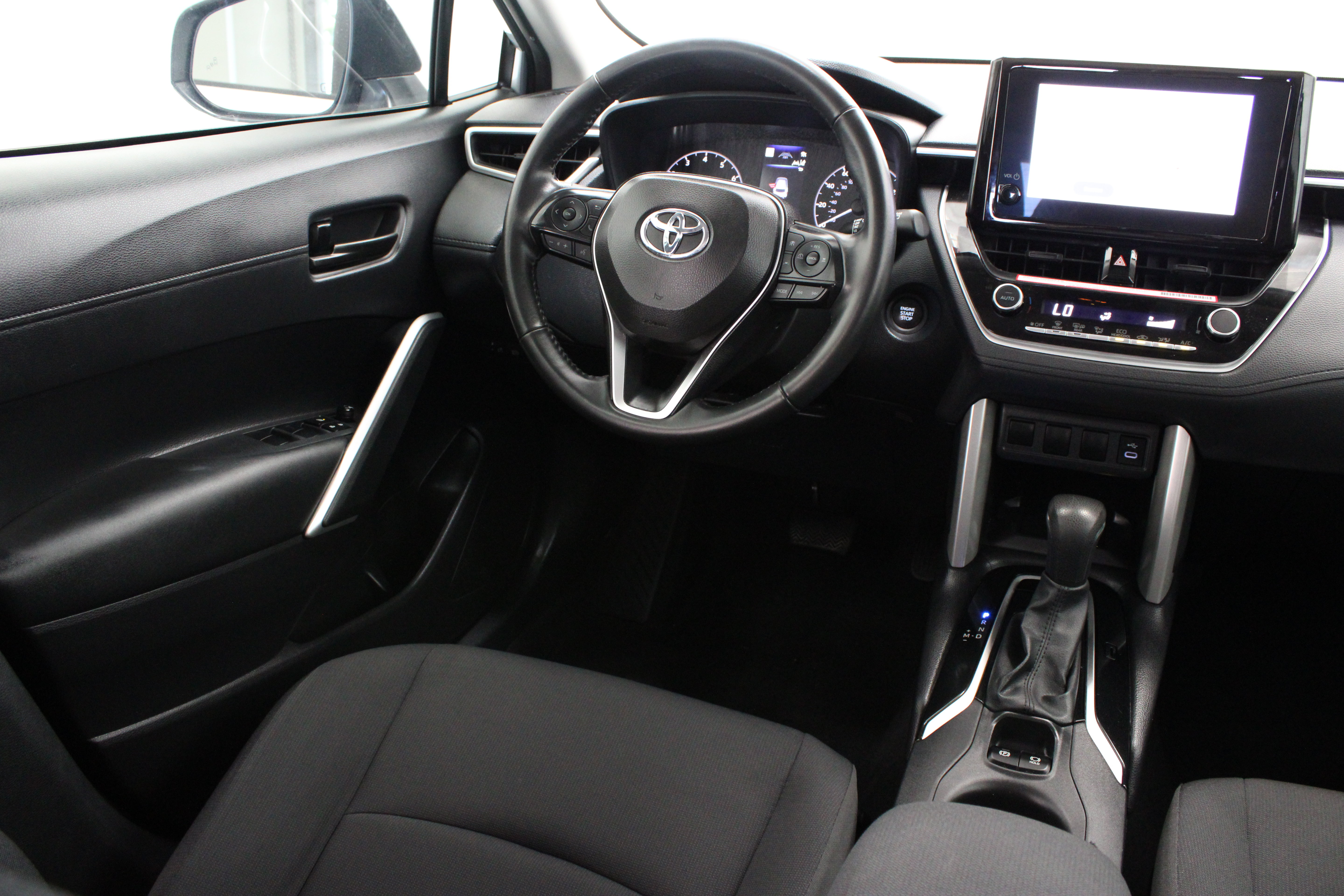 Used 2024 Toyota Corolla Cross LE FWD image 29