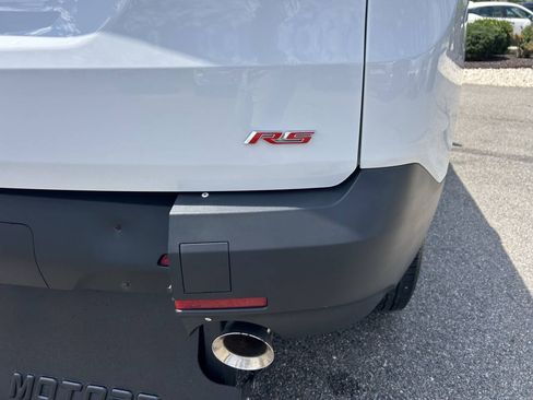 Used 2023 Chevrolet Traverse RS FWD image 17