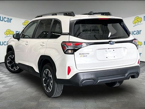 Used 2025 Subaru Forester Premium AWD/4WD image 4