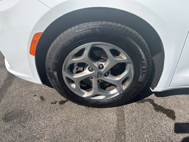 Used 2023 Chrysler Pacifica Limited FWD image 43