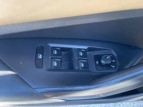 Used 2019 Volkswagen Jetta SE w/ Cold Weather Package FWD image 13