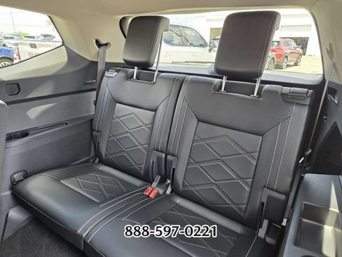 Certified 2025 Volkswagen Atlas SE AWD/4WD image 12