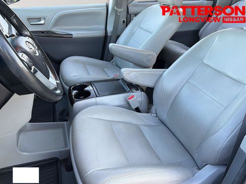 Used 2020 Toyota Sienna XLE w/ XLE Navigation Package FWD image 20