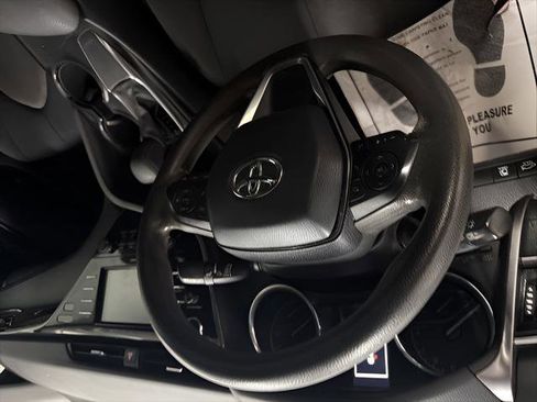Used 2020 Toyota Camry LE FWD image 17