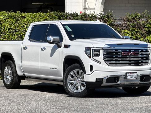 Used 2023 GMC Sierra 1500 Denali w/ Technology Package AWD/4WD image 2
