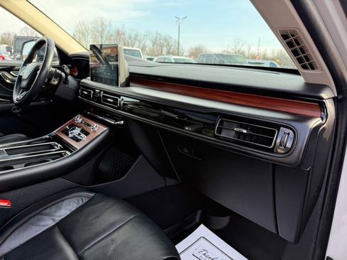 Used 2021 Lincoln Aviator Reserve image 12