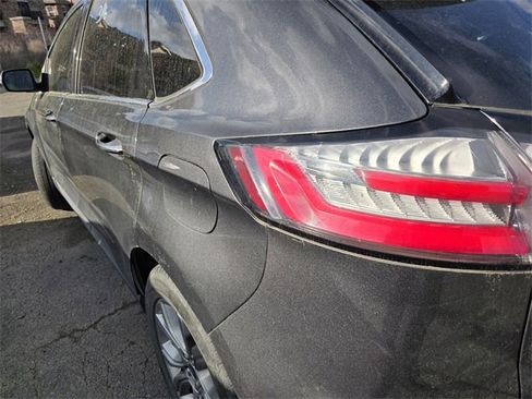 Used 2019 Ford Edge Titanium image 4