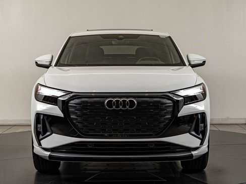 Used 2023 Audi Q4 e-tron Premium w/ Convenience Package image 2