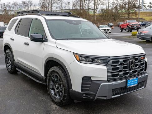 New 2026 Honda Pilot TrailSport image 4