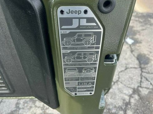 Used 2024 Jeep Wrangler Unlimited Sahara w/ Dual Top Group image 43