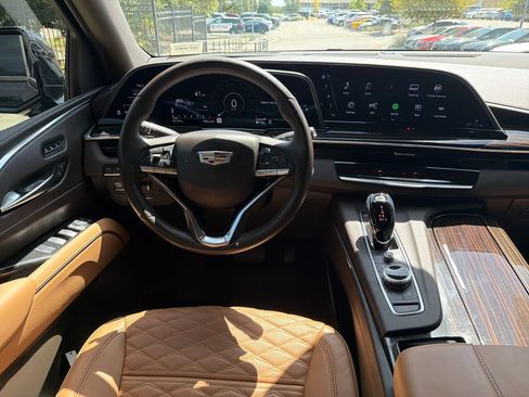 Used 2023 Cadillac Escalade ESV Sport w/ LPO, ONYX Package AWD/4WD image 35