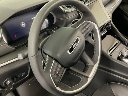 Used 2023 Jeep Grand Cherokee Altitude AWD/4WD image 23