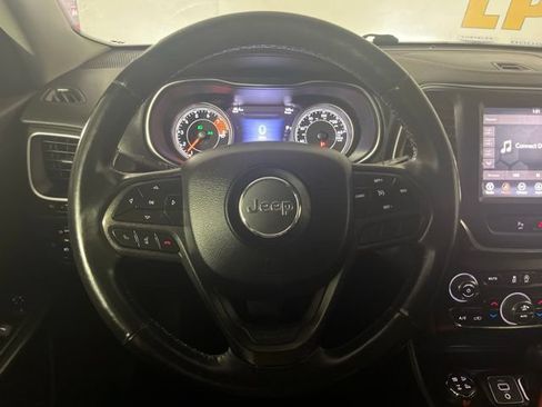Used 2019 Jeep Cherokee Trailhawk w/ Comfort/Convenience Group AWD/4WD image 17