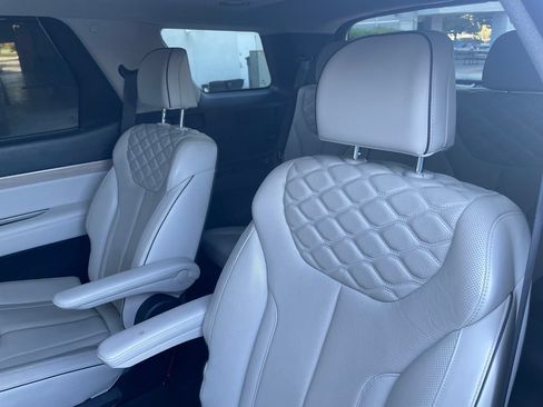 Used 2022 Hyundai Palisade Limited FWD image 7